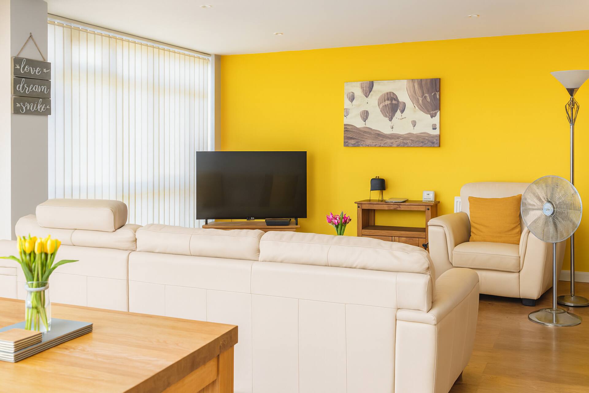 Lincoln Coach House | Parking | Peaceful Stay