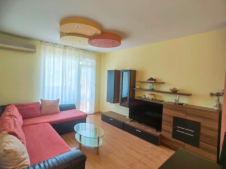 Spacious And Light 3-bedroom Apartment - Burgas