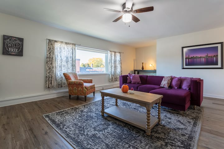 Modern 2 Bdrm Apt Near O'hare-downtown. King Bed. - Columbia Beach, IL