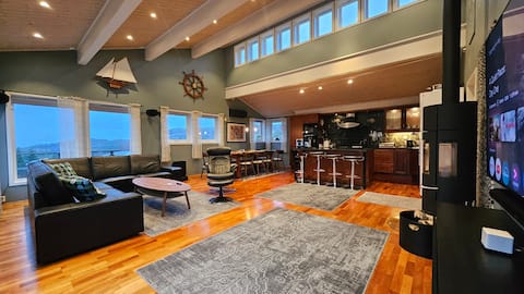 Stokkøya-Stor modern cabin. Panorama. Electric car charger