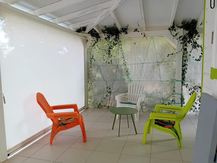 Espace Chaleureux à La Campagne Près Plage Moustiq - Marie-Galante