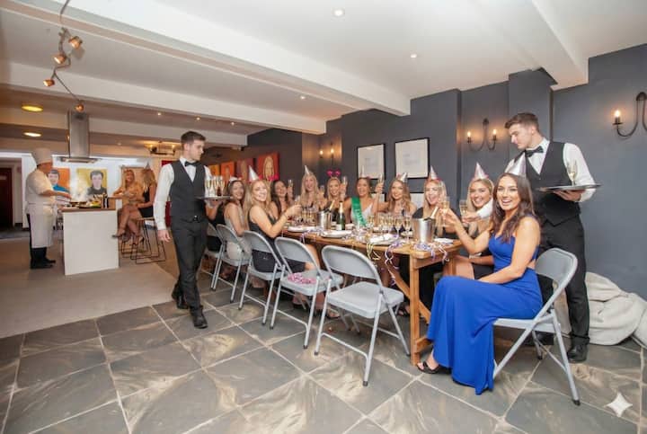 Quirky Cardiff Bay Hen House | Sleeps 14-16