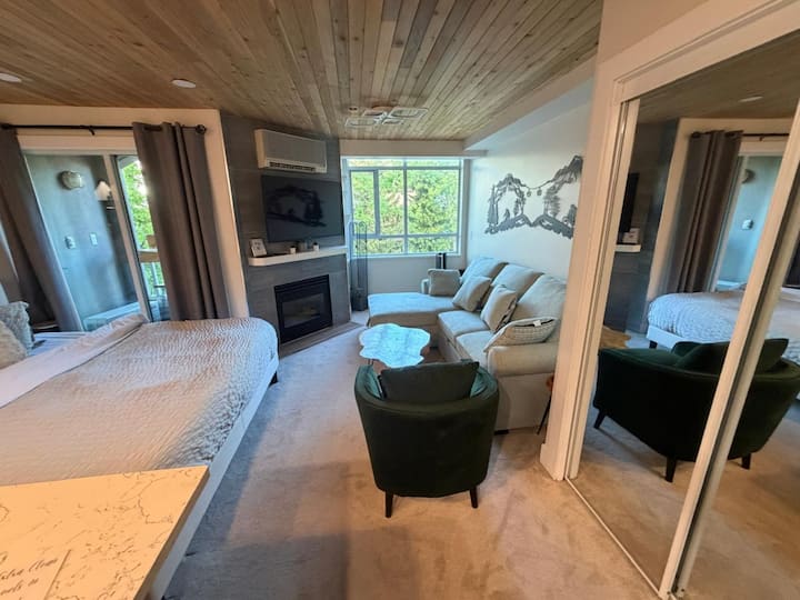 *Main Village Stroll*freepark|full Kitchen|ac| - Whistler