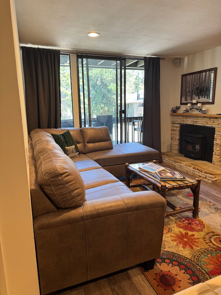 1br 2ba, Quick Shuttle To Village & Lifts, Parking - Mammoth Lakes, CA