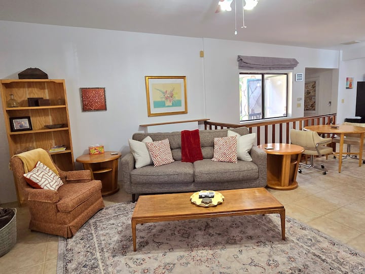 Adorable Farmhouse Guest Suite - Mesa, AZ