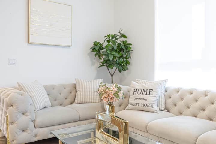 Luxury 2 Br Glendale Condo With Pool - Los Angeles, CA