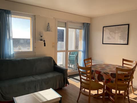 Top Airbnb: appt near center, shops, beach. Free parking. in Quiberon