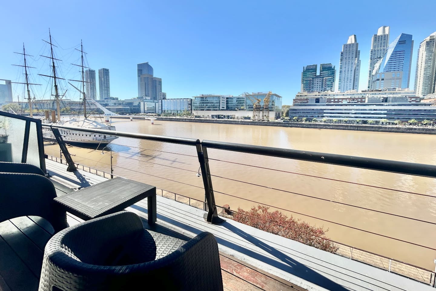 Loft 90 m² River & Skyline Views, fotografía 1 de 15