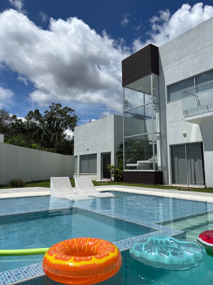 Luxury House: Bar, Pool, Jacuzzi and more