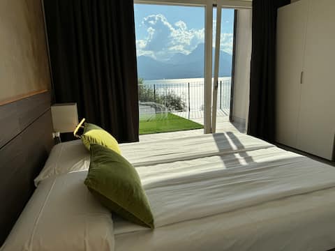 Apartment N2“Corte Casale“with stunning lake view!