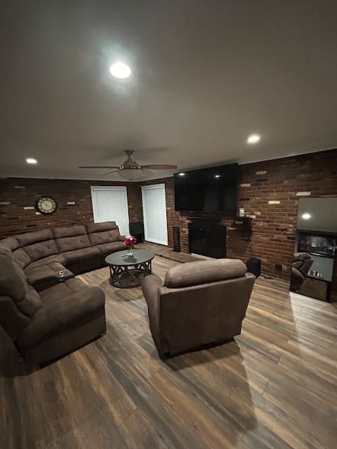 Top performing Airbnb: Spacious Home Behind Graceland w/8ft Privacy Fence in Memphis