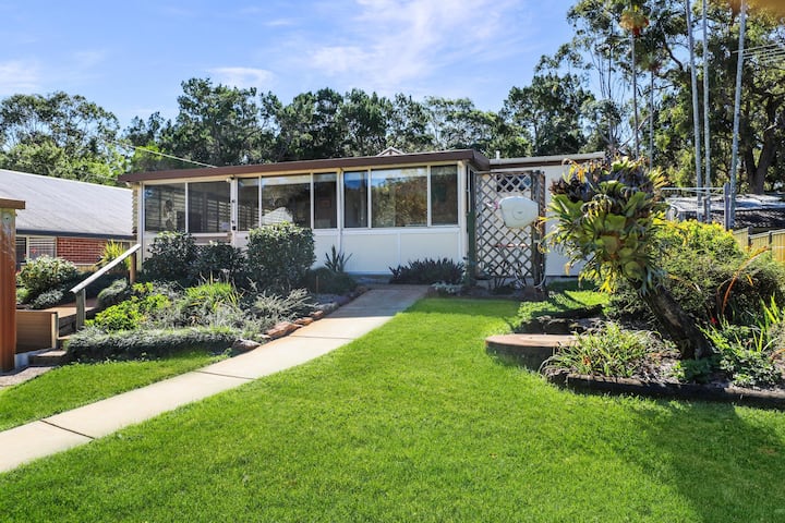 Original House, Large Gardens In Bush Setting - Moreton Island