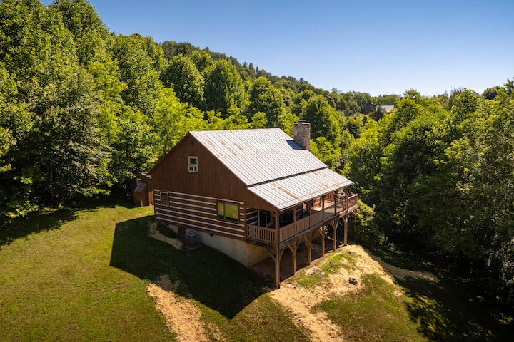 Mountain Views, Fireplace, Loft & Pet Friendly - Boone, NC