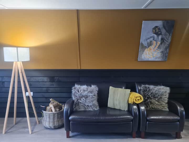 Honeycomb Cabin - 1 Bedroom With Own Bathroom - Wales