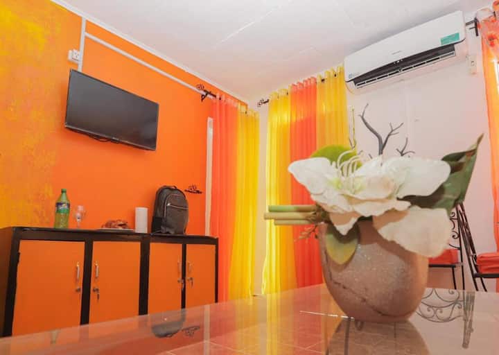 Bonamoussadi:t3 Piscine-wifi-eau-electricité 24/7. - Kamerun