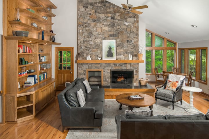 7br Home | Hot Tub, Huge Yard & Game Room - Boone, NC