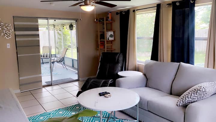 Elegance & Ease: Your Comfortable Stay - New Port Richey, FL