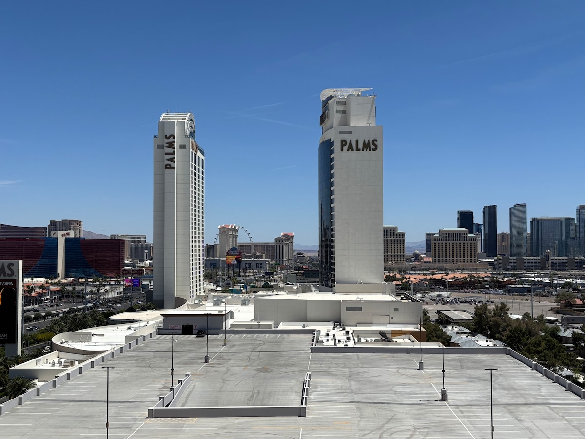 Palms Place Suite