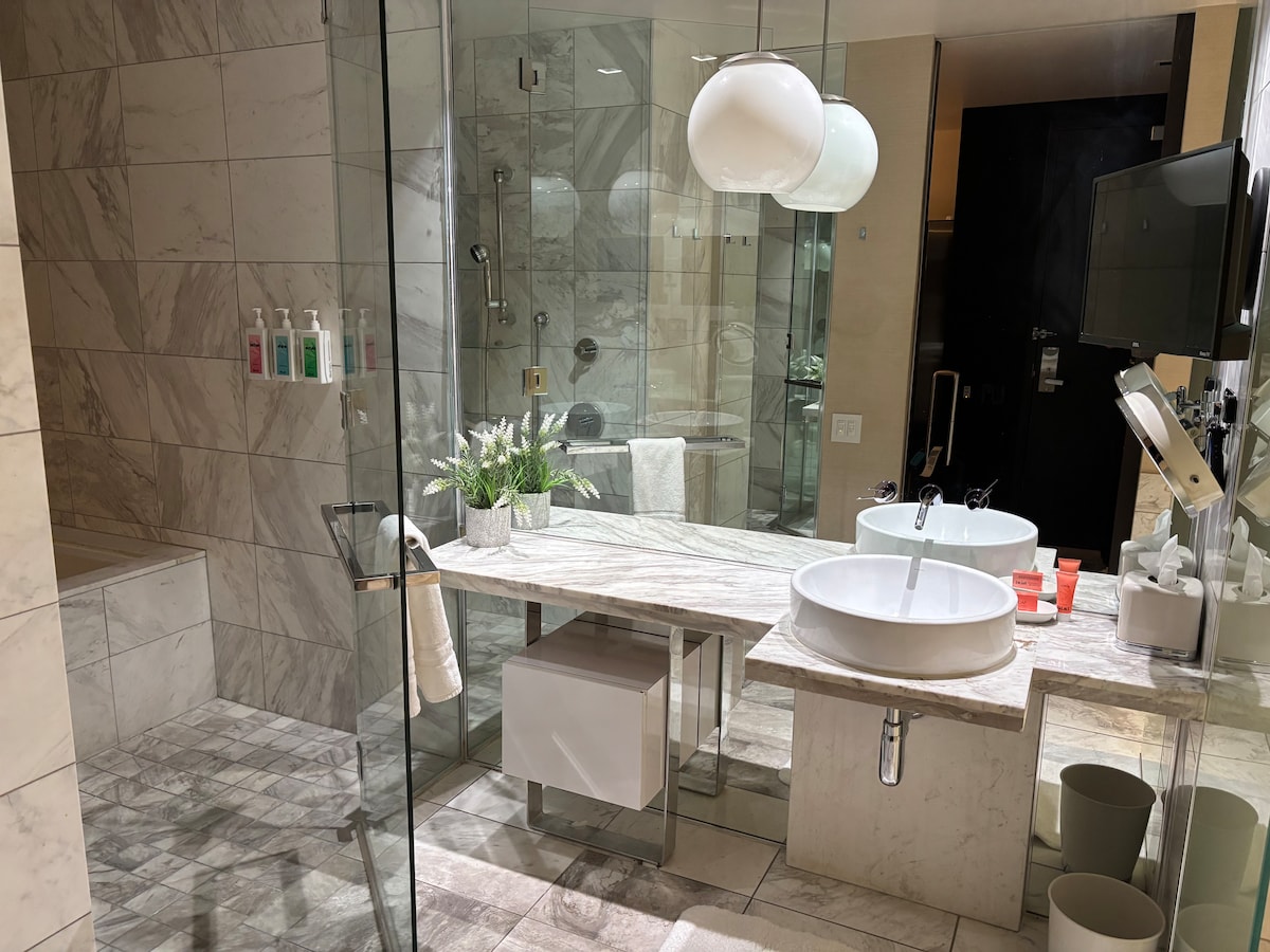 Palms Place Suite