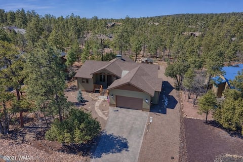 Summer Cabin Getaway with a Pine Tree View!