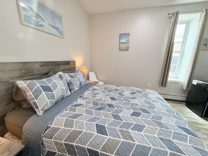 Elm Ave Suite!downtown Munising Central Location! - Munising, MI