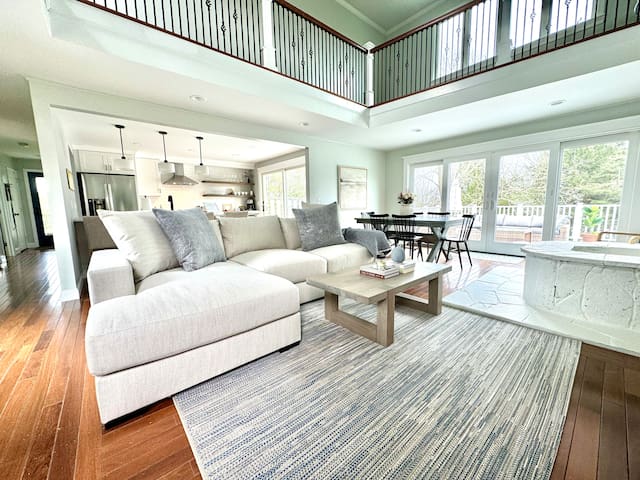 Pet Friendly Beach Home Close To Newport