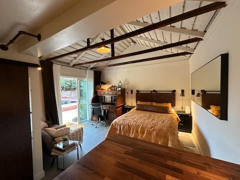 Adorable Back House w/Secluded Garden & Yard