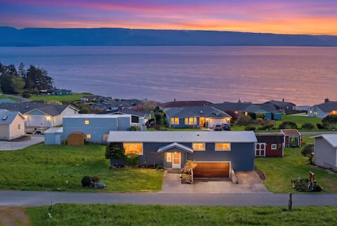 Sunset View Retreat with Patio & Ocean Panoramas