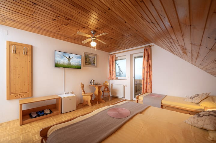 Pr Matjon | Triple Room | Breakfast Included. - Bled