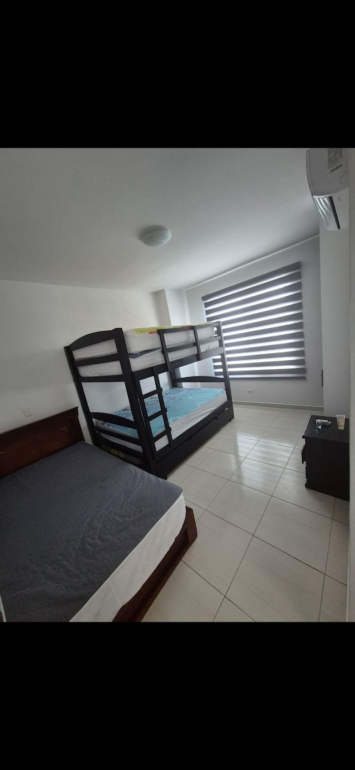 Ერთსაწოლიანი საწოლი 
Ორადგილიანი ლიტრი 
მოედნის დამხმარე
დამატებითი ორადგილიანი ლეიბი 