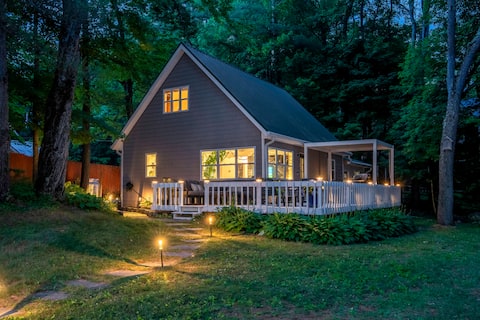 Sauna, Dock & 180° Views – Lakefront Retreat