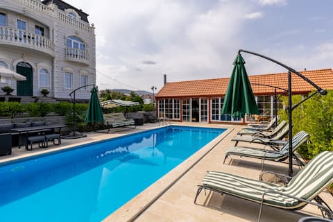 Shindisi Residence – Sauna Retreat & Family Villa