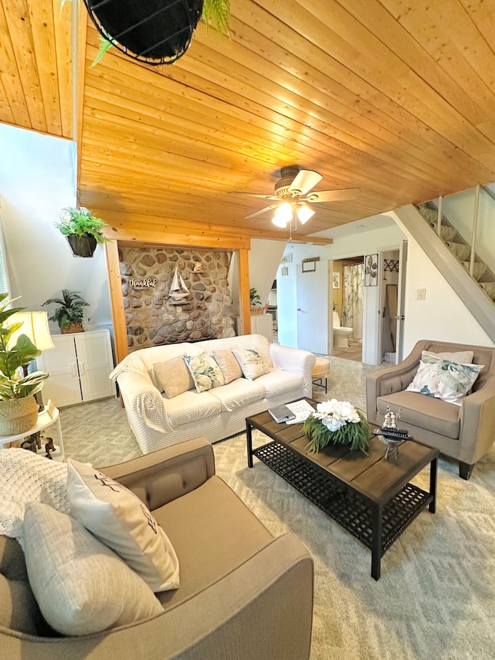 Riverfront A-frame * Steps To Lake Huron Beach - Ontario