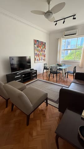 Charmoso apartamento no coração de Ipanema