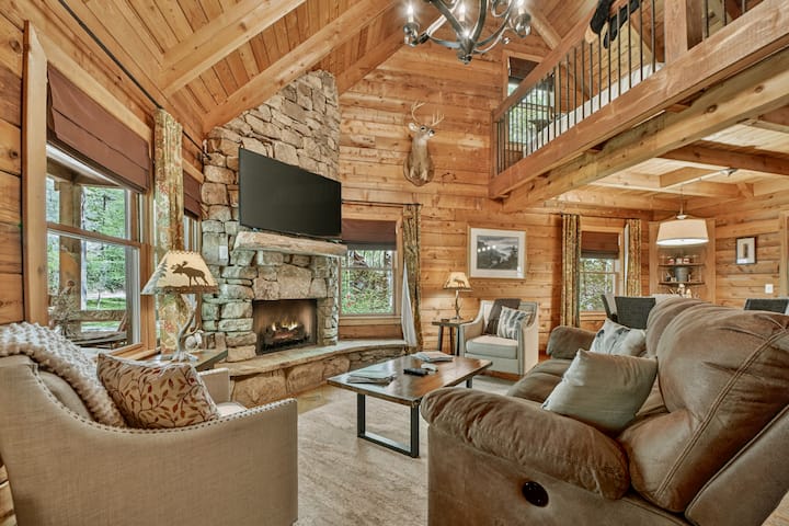 Blue Ridge Cabin On Creek 5 Min From Town & Lake! - Blue Ridge, GA