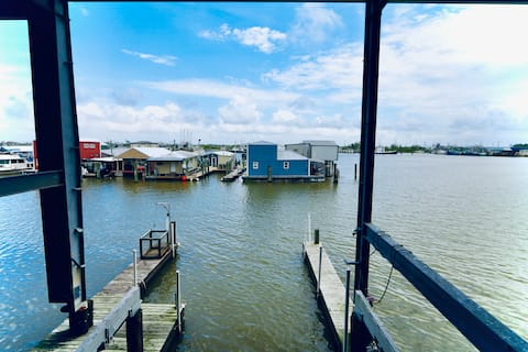 @Venice Marina ~ StarlinkWIFI ~ Private Dock ~ VIP