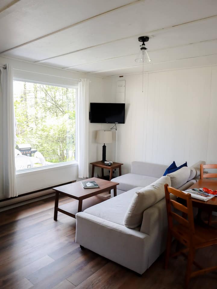 Beachside Cottage On Lake Muskoka, Elite 1 Bedroom - Muskoka