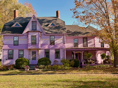 Victorian Charm in Wiscasset, Maine: Acorn Cottage