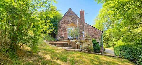 La Petite Maison du Vallon with private outdoor area