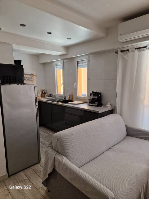 Popular Airbnb listing: small sunny corner in Beausoleil