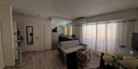 Popular Airbnb listing: small sunny corner in Beausoleil