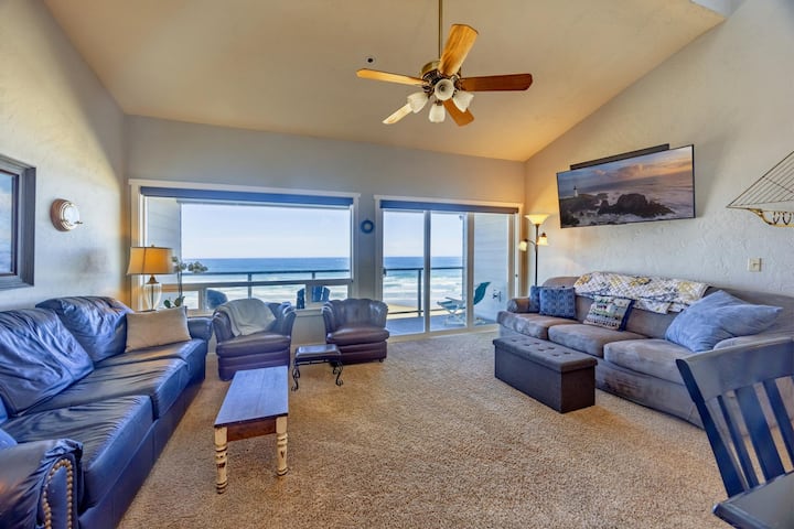 Top-floor Oceanfront Retreat • Jacuzzi Tub 2 Kings - Newport