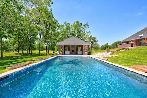 Countryside Oasis with Pool. House + 2 Cabins