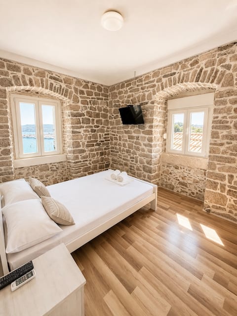 Stone Pearl by Marina– Peace, Privacy & Sea Nearby