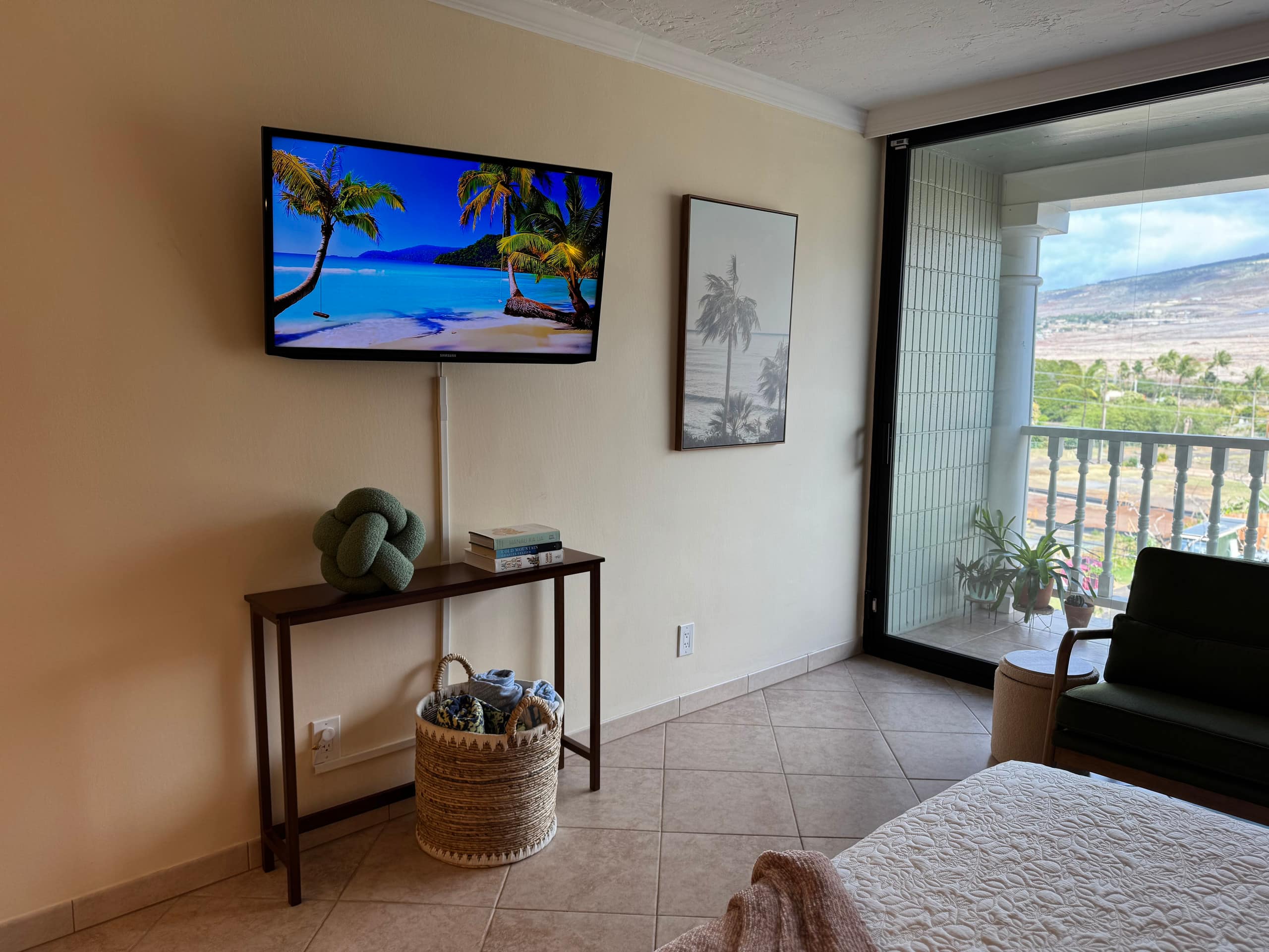 Condo in Lahaina · ★4.93 · Studio · 1 bed · 1 bath - Image 4