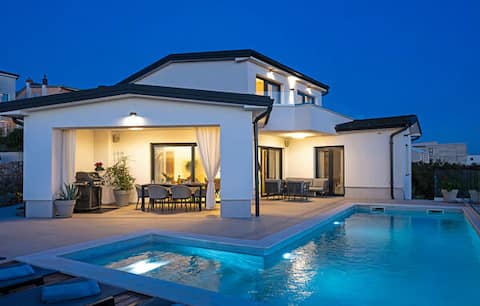 Attractive villa with amazing view