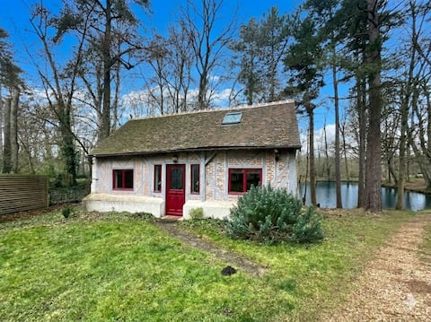 Refuge by the pond in a historic setting