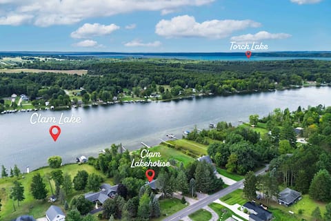 Clam Lake Waterfront (short boat ride to Torch Lk)