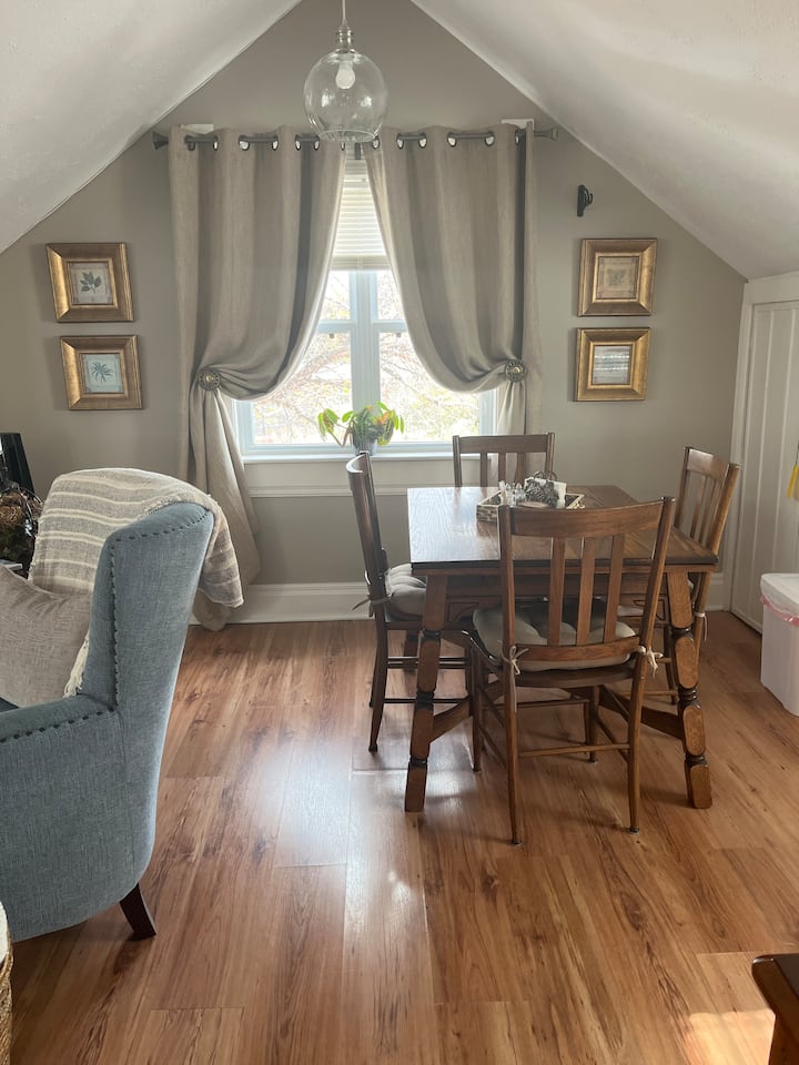 Studio 400  - Cottage Second Floor - Siloam Springs, AR