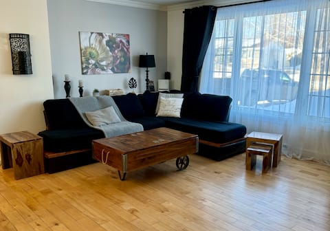 Top performing Airbnb: Beautiful house, private land, spa and pool table! in La Haute Saint Charles